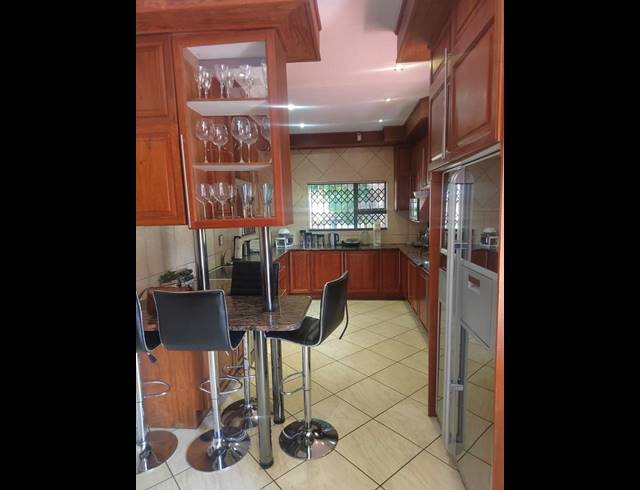 6 BEDROOM HOUSE FOR SALE IN GEELHOUTPARK